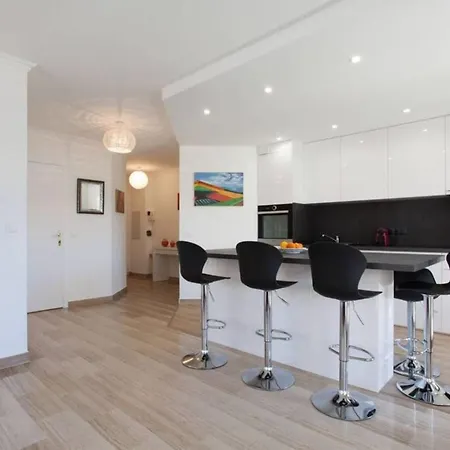 3-room With Terrace In Palm 아파트